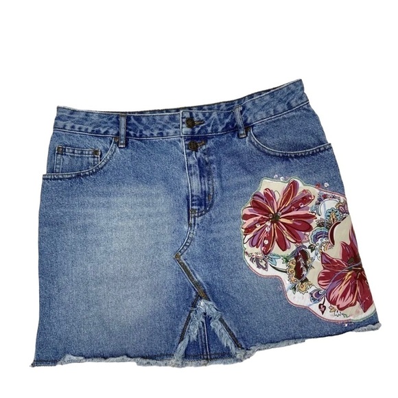 Thalia Sodi Embroidery Sequin patchwork Raw Hem Light Wash Denim Skirt Size 7/8 - Picture 1 of 4